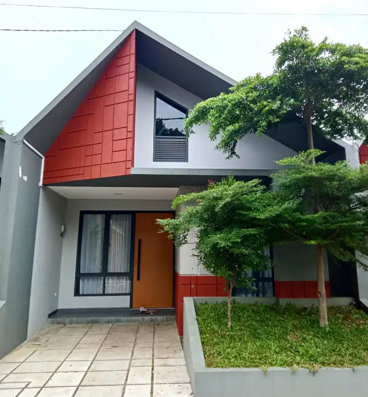 waw keren, Rumah spek bata merah, lokasi strategis