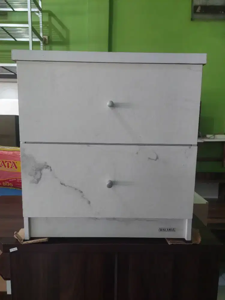 Meja nakas motip marbel