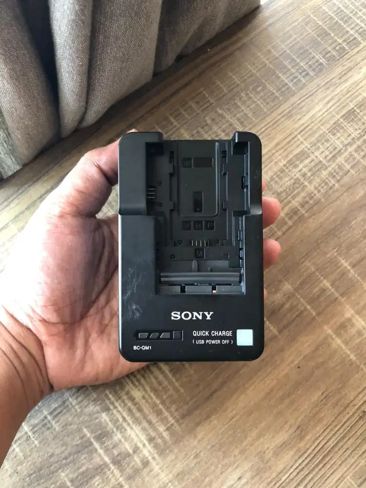 Charger Baterai Kamera Sony BC-QM1