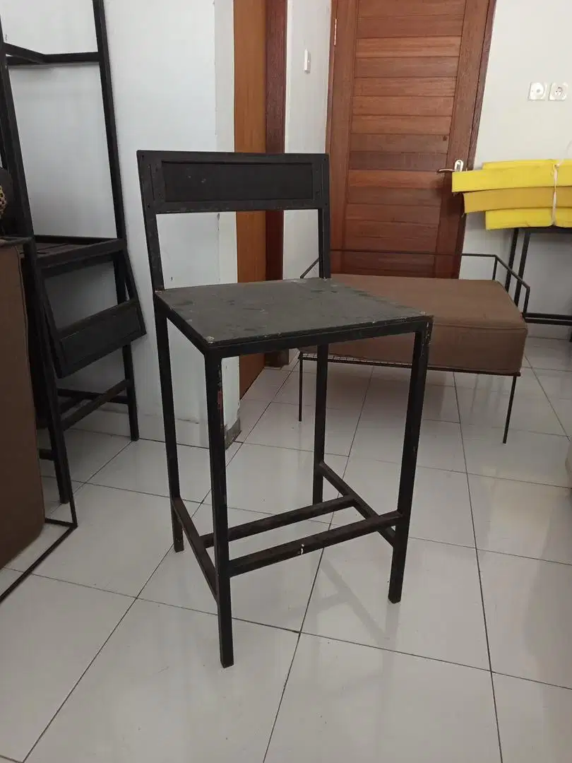 1 set table and chair