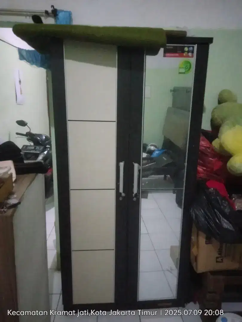 Di jual lemari pakaian 2 pintu