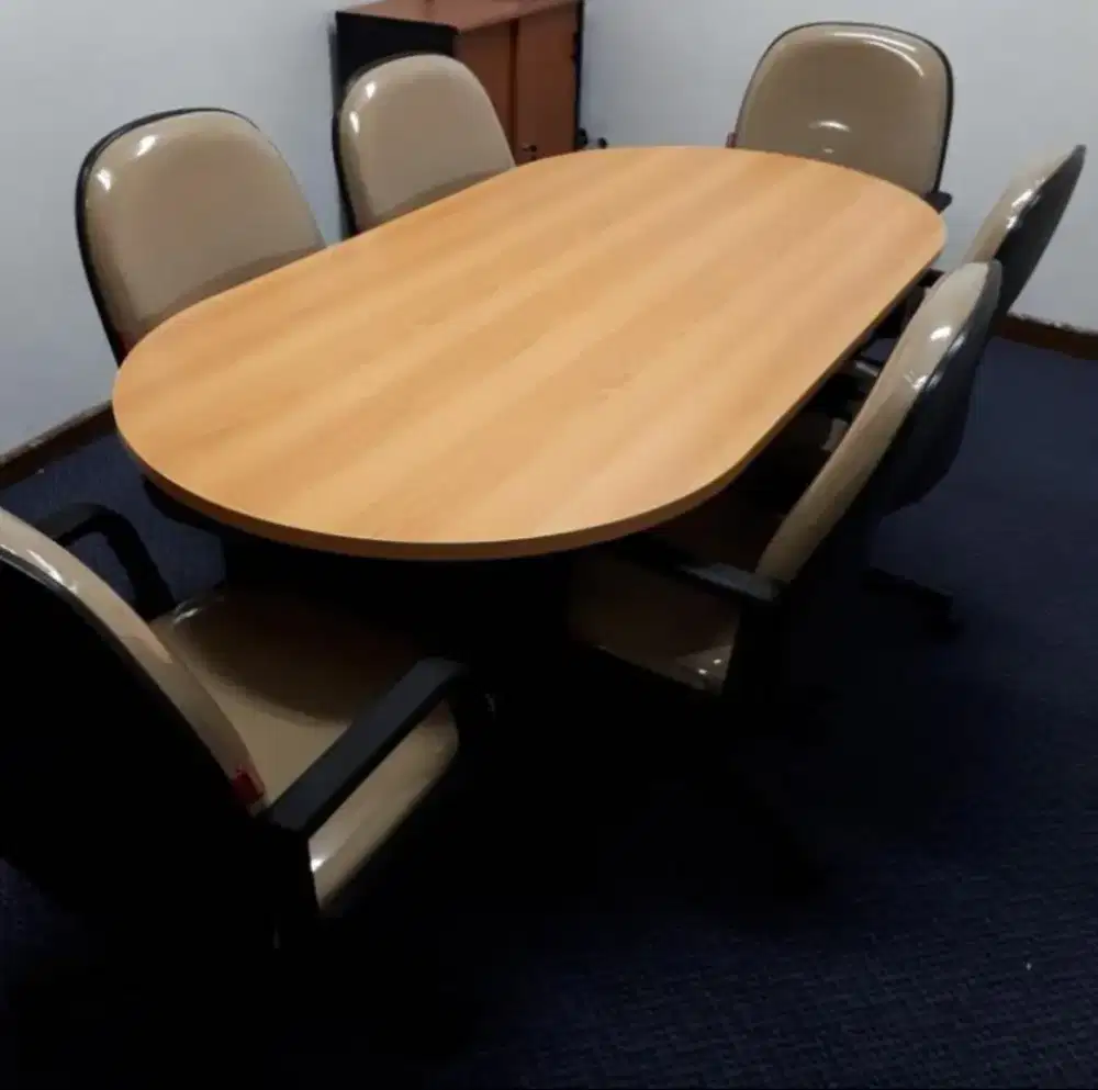 Meja kantor Oval classic