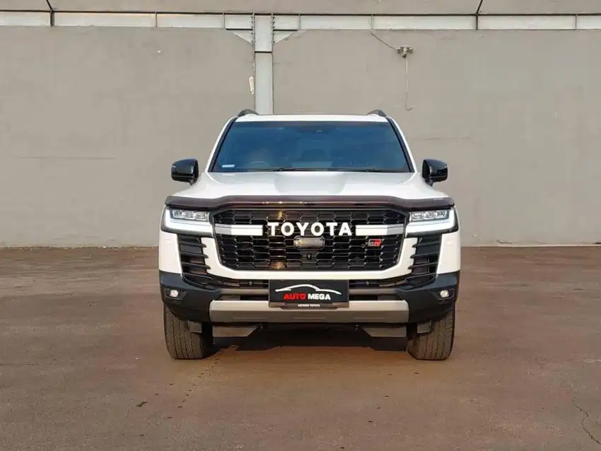 Toyota Land Cruiser 300 LC 300 GR-Sport 2024 Pajak Panjang