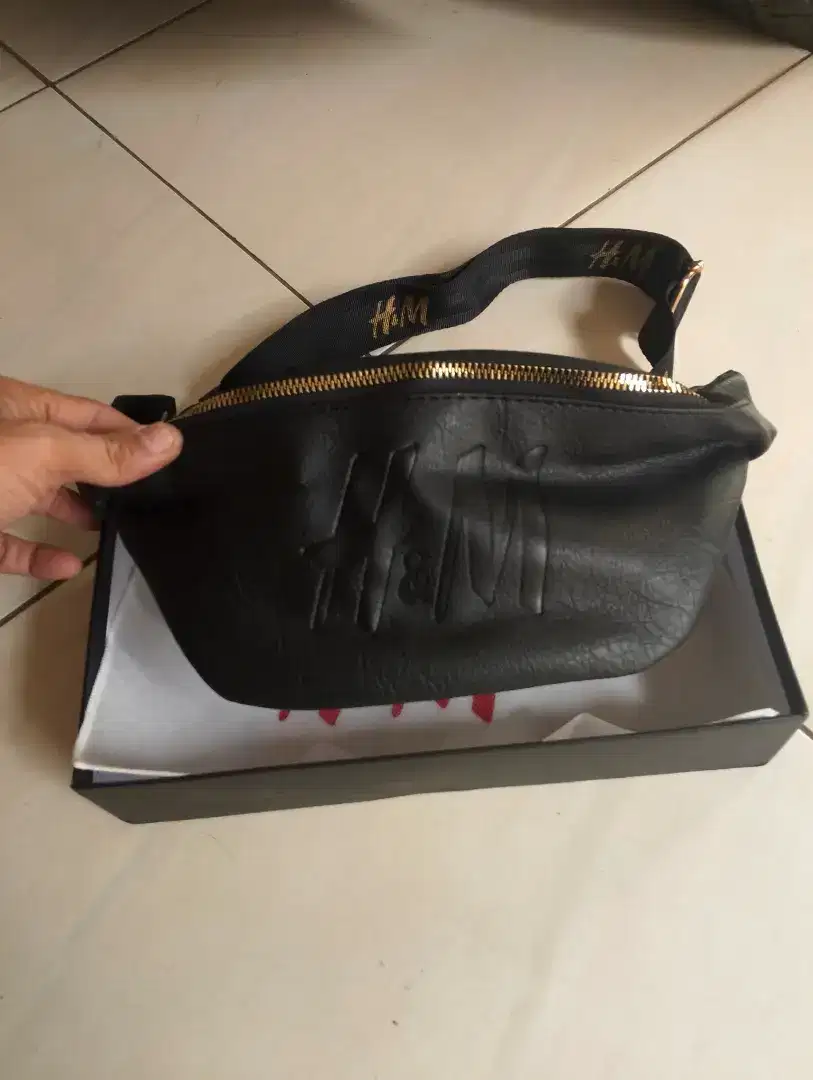 Bumb bag / tas pinggang H & M original kondisi baru