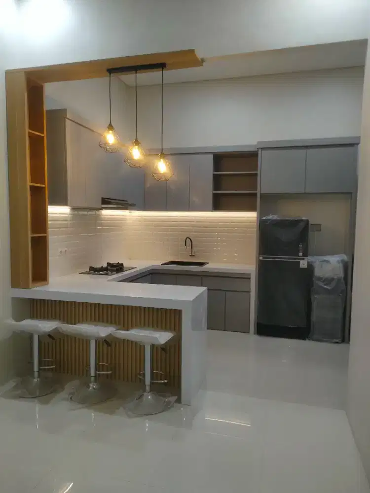 Kitchenset atas bawah dan minibar