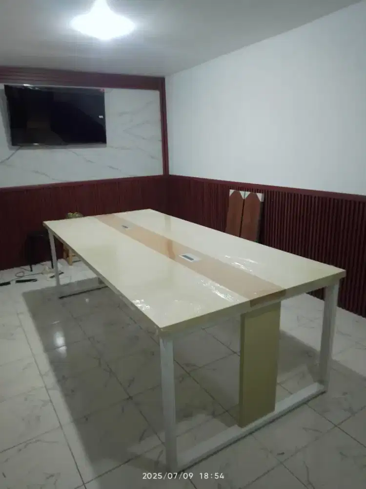 meja meeting kantor