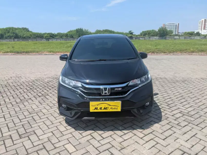 HONDA JAZZ RS TAHUN 2018 

TRANSMISI AUTOMATIC
PMK 2019
PLAT L
HITAM