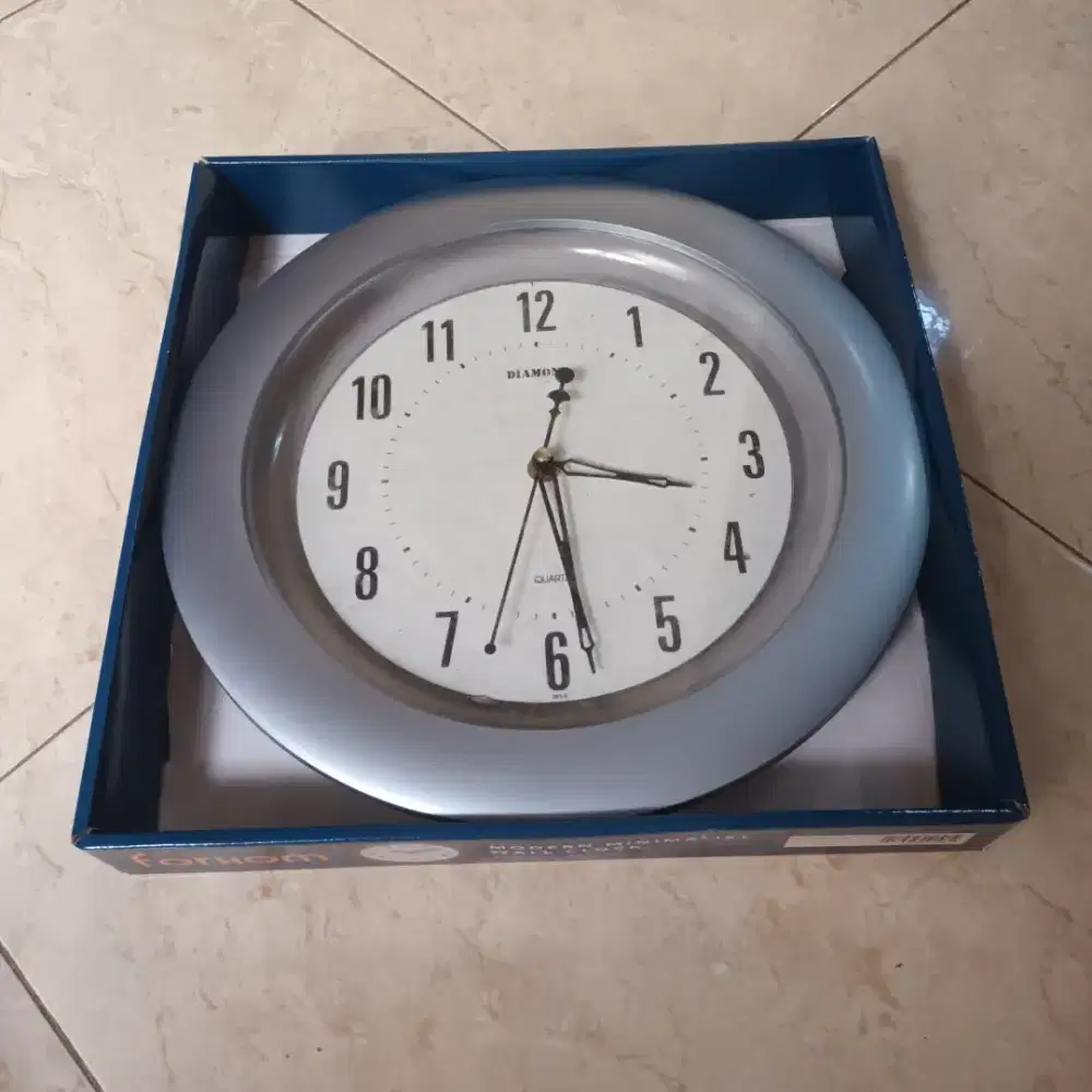 Jam dinding diamond sweep senyap quartz 30cm