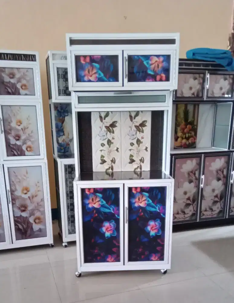 Lemari piring  kaca almanium