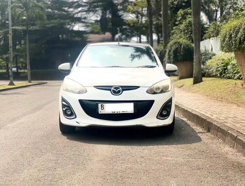 Mazda 2 R At 2013