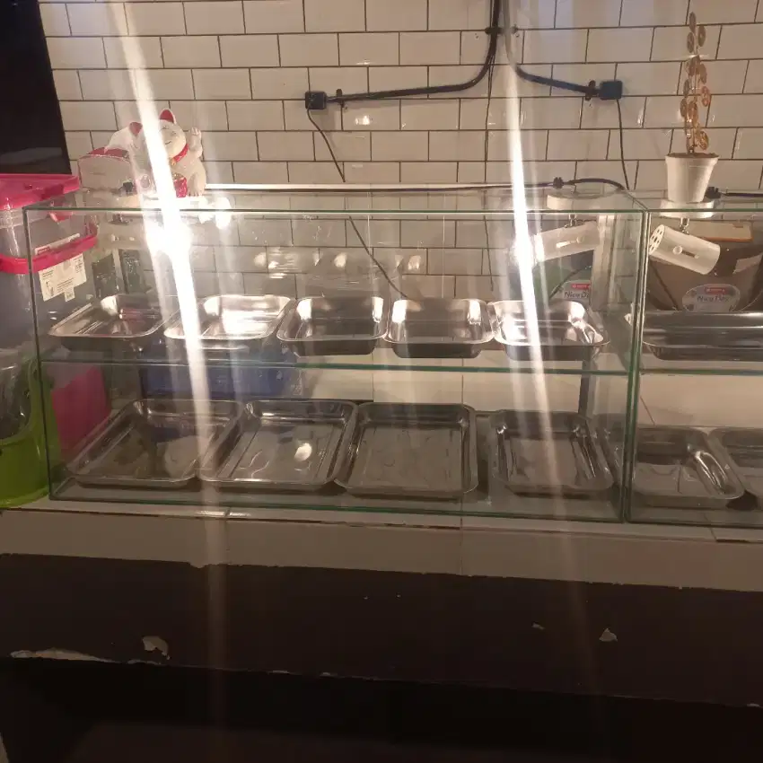 Etalase kaca pemanas makanan prasmanan