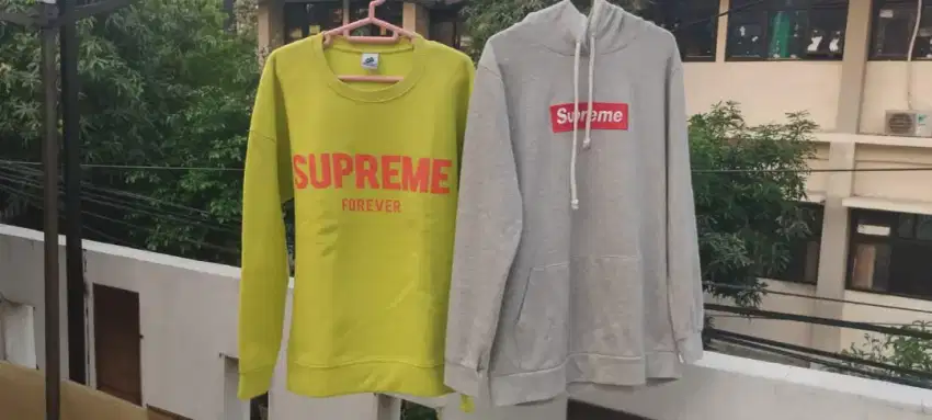 Jaket Unisex Crewneck Supreme Size L (Free Hoodie Supreme Size M)