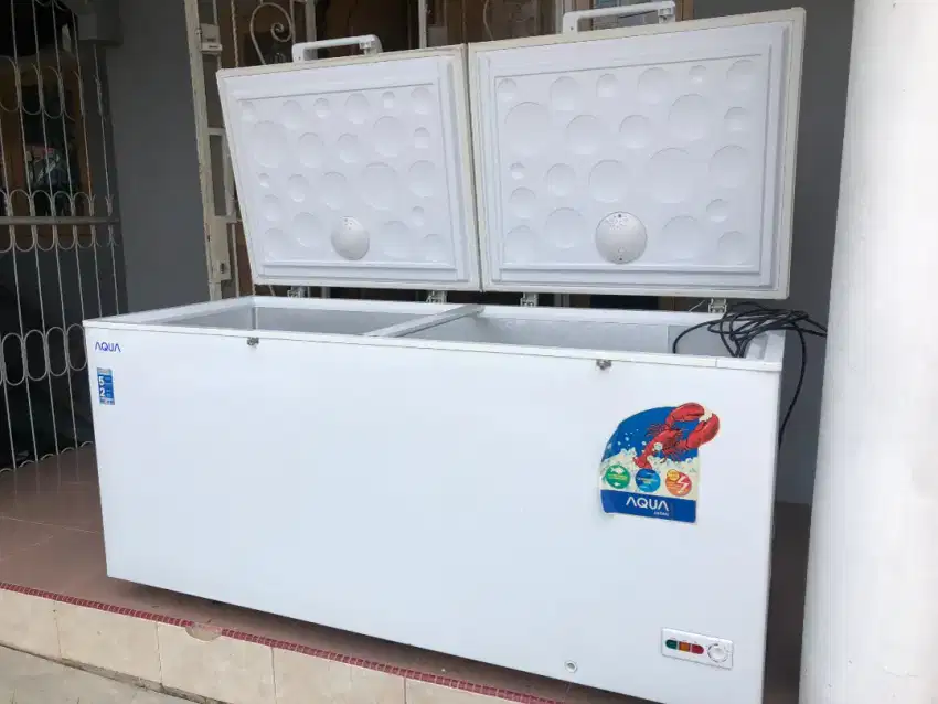 Freezer 719L merk AQUA