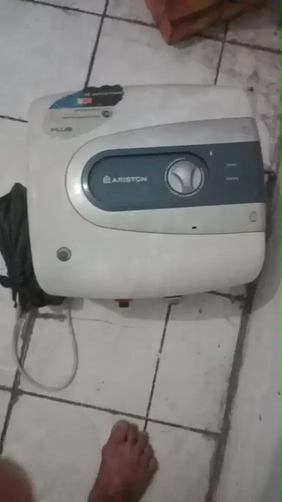 Mesin pemanas air ariston