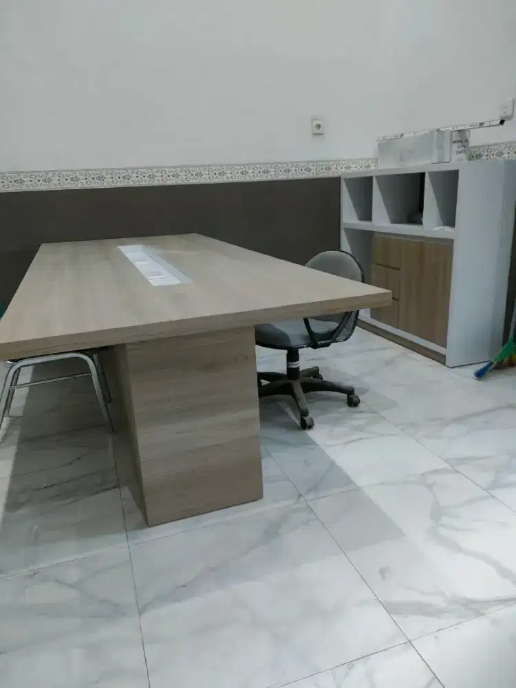 Meja meeting meja kerja meja kantor