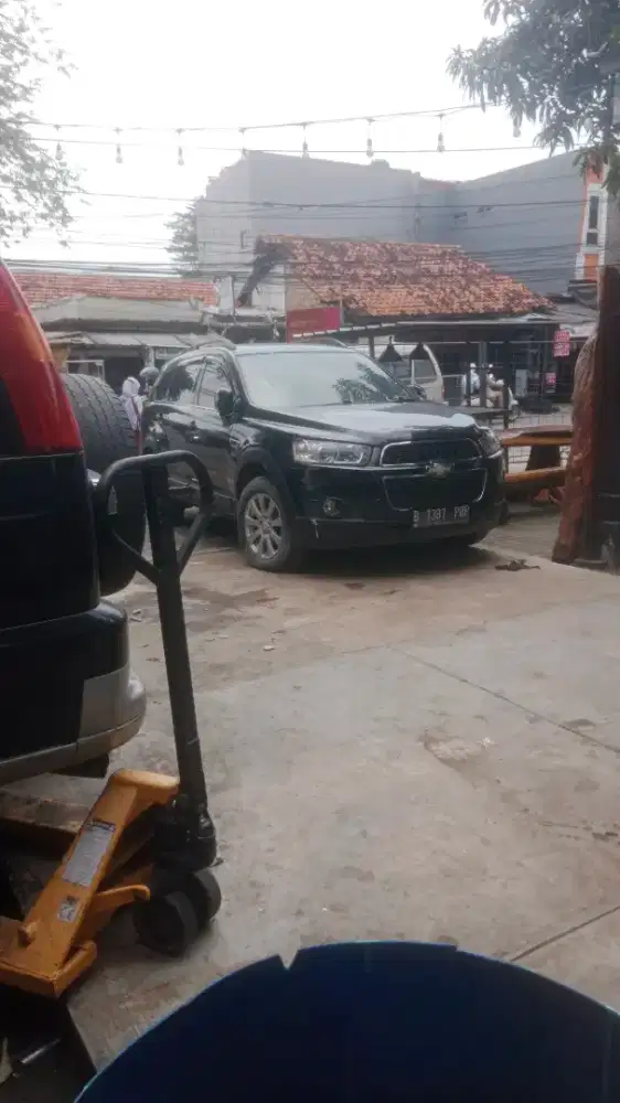 Di butuhkan helper atau mekanik mobil