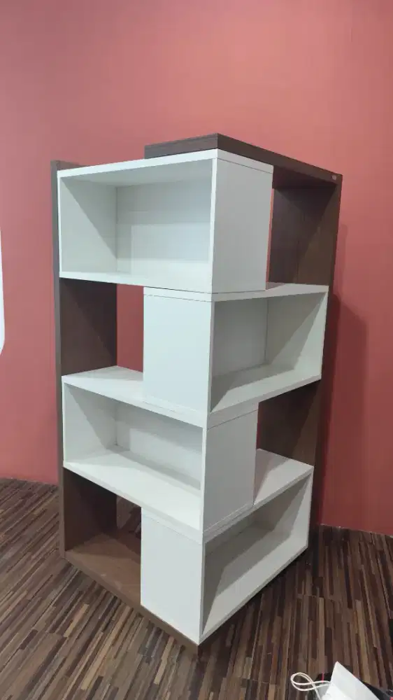 Lemari Informa dapat diubah ubah, seperti baru, tidak pernah di pakai