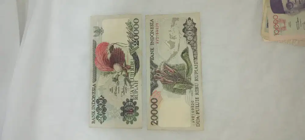 Uang kertas th 1995 cenderawasih dan cengkeh