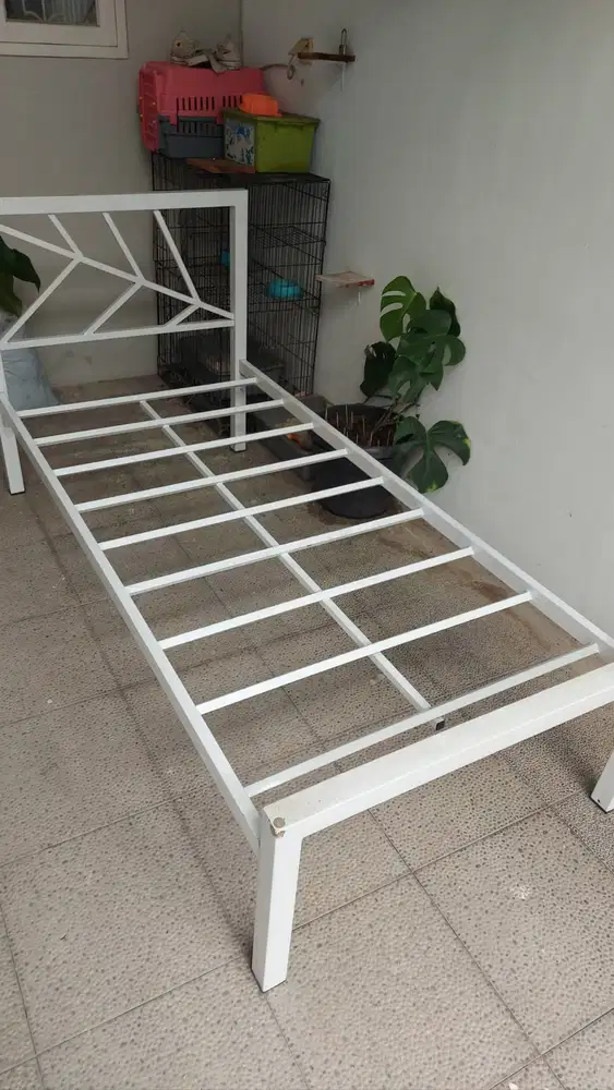 Ranjang, tempat tidur bahan baja single (tanpa kasur)