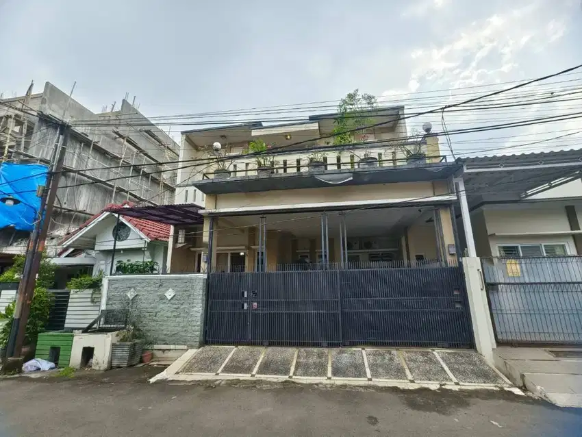 Dijual Rumah 2 Lantai Strategis di Galaxy Bekasi