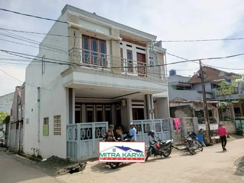 Rumah 2 Lantai Bebas Banjir + Kolam Renang – Bintara Siap Huni!