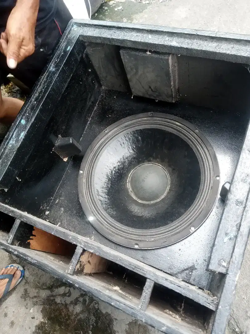 Box speaker 18 in