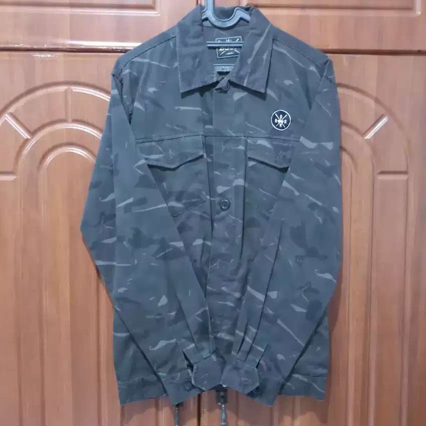 Kemeja Jaket Pria BGSR ARMY SIZE M motif keren