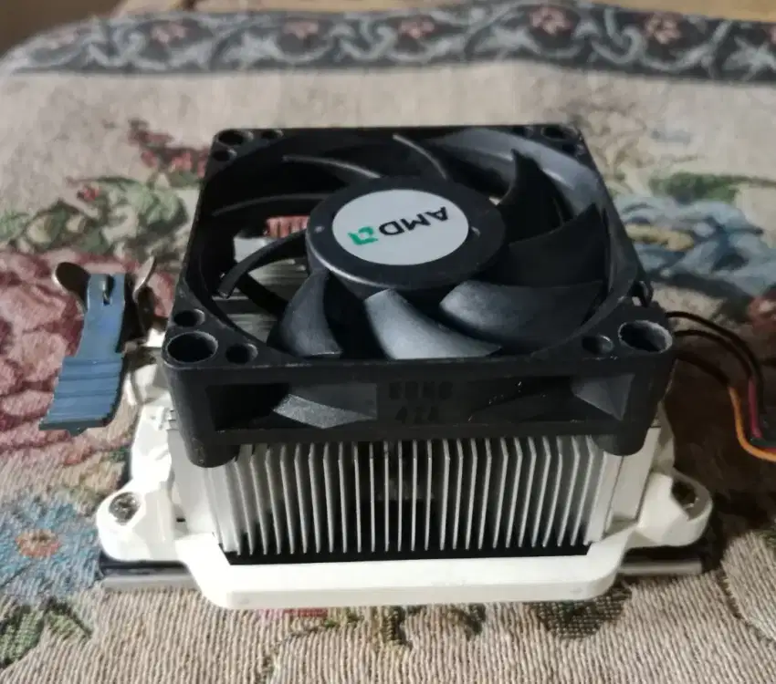 Dijual Fan Prosesor Komputer AMD+Lengkap dengan Dudukan nya