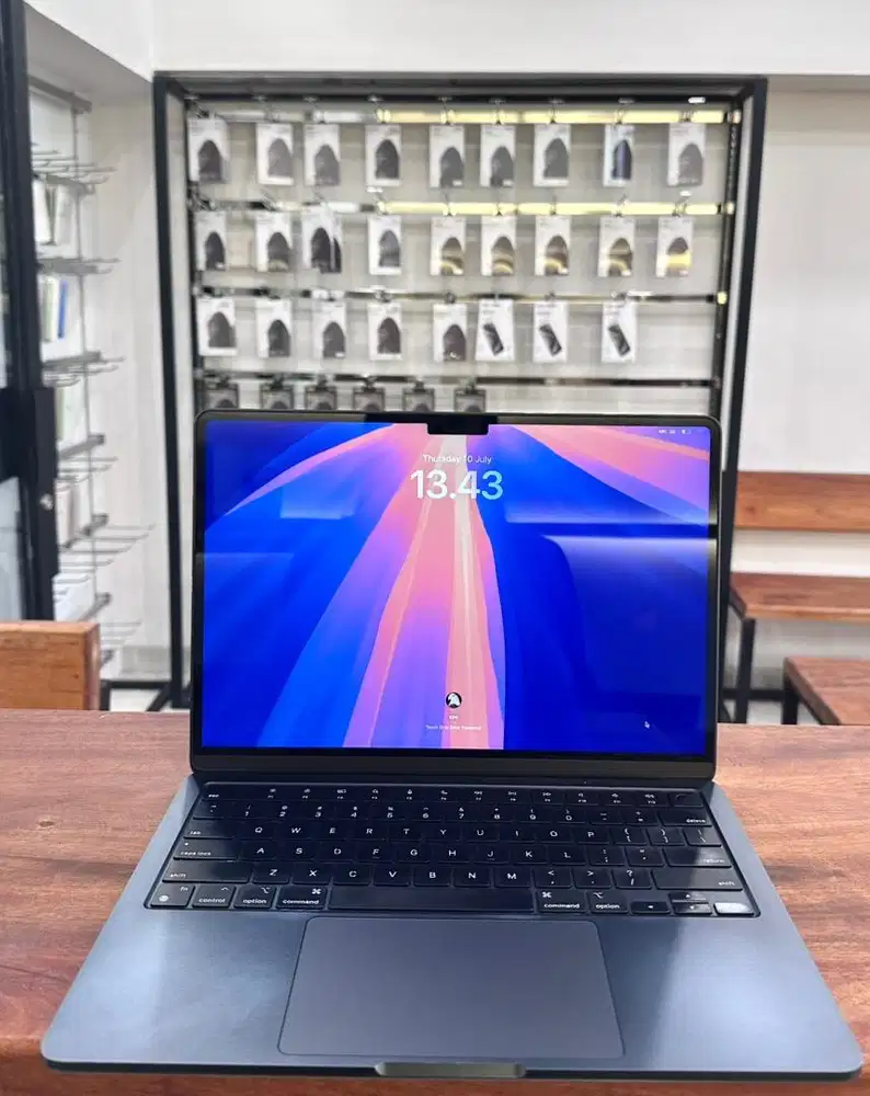 MacBook Air 13 inch 2022, RAM 16, SSD 256 GB