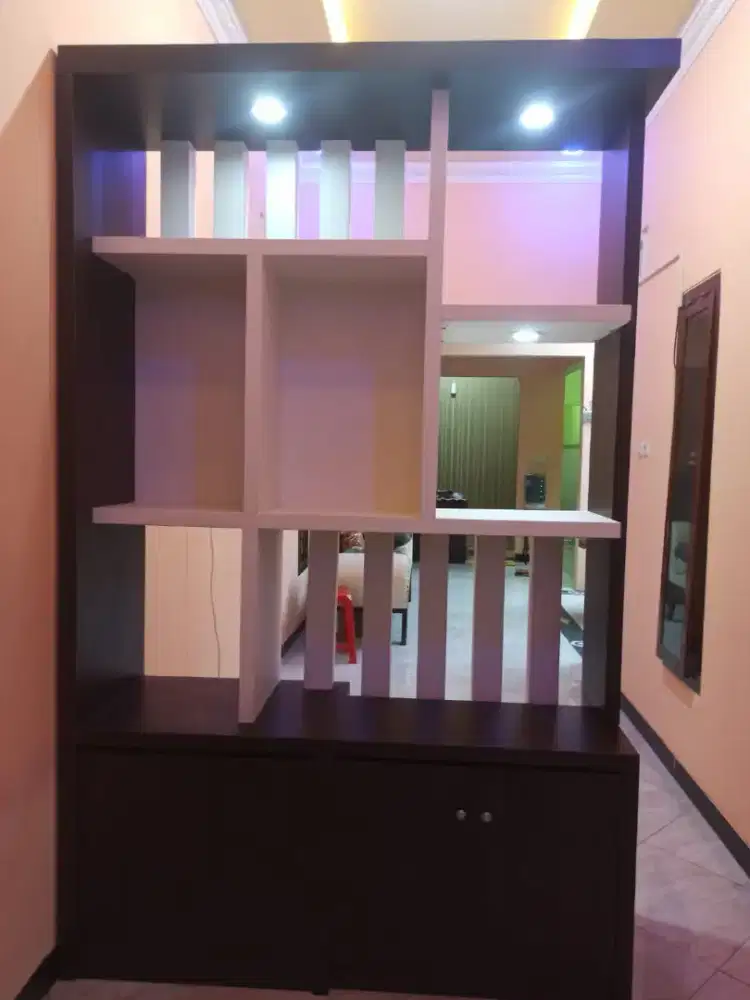 Buffet penyekat dua sisi