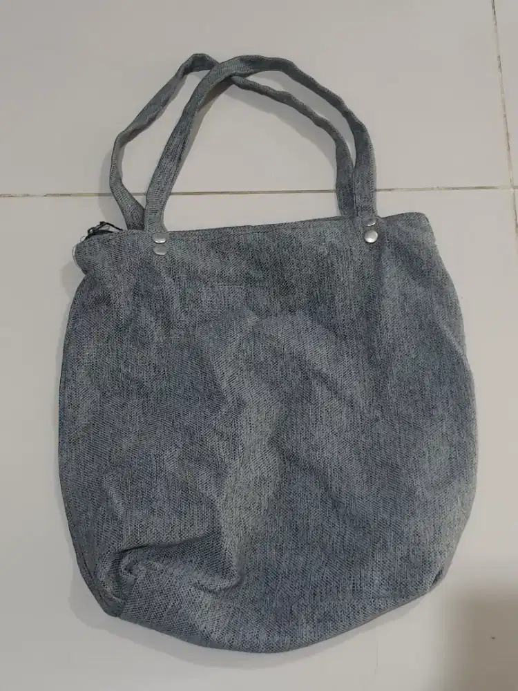 Tas pundak wanita bahan karung wrn abu