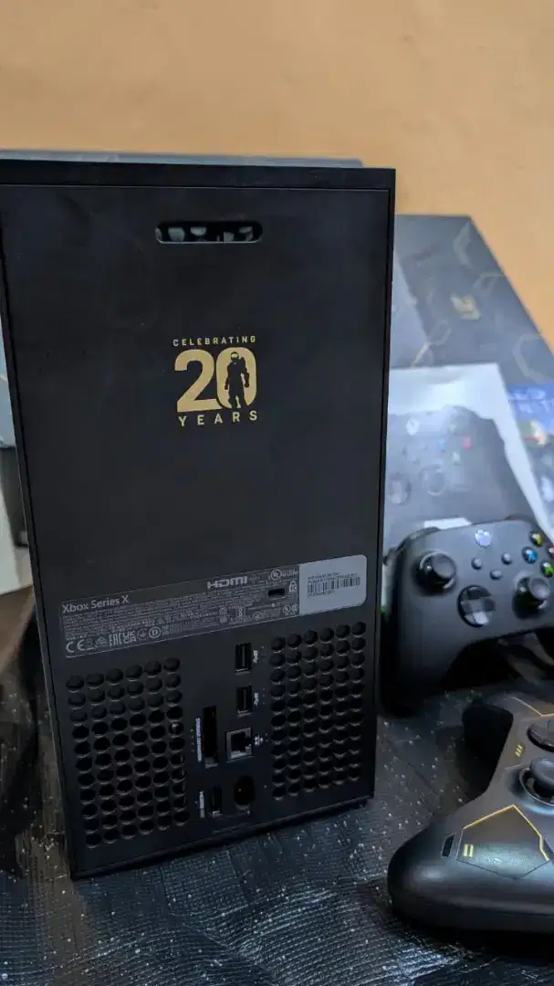 XBOX Series X HALO Edition 
Kondisi Fullset bawaan