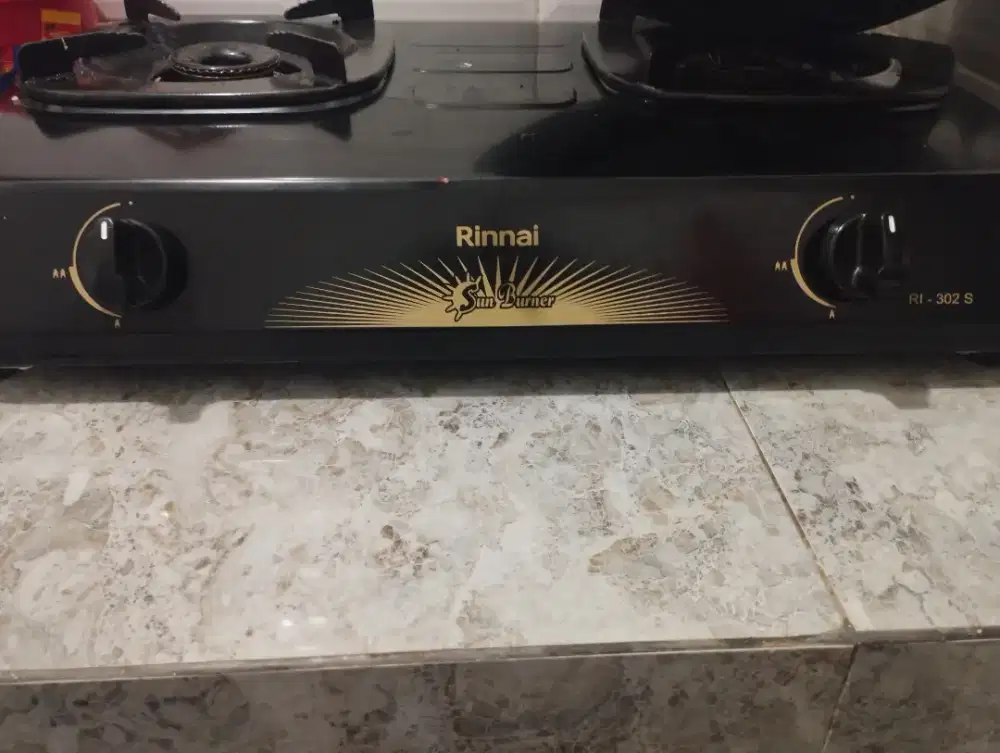 Kompor gas dua tungku api biru Rinai