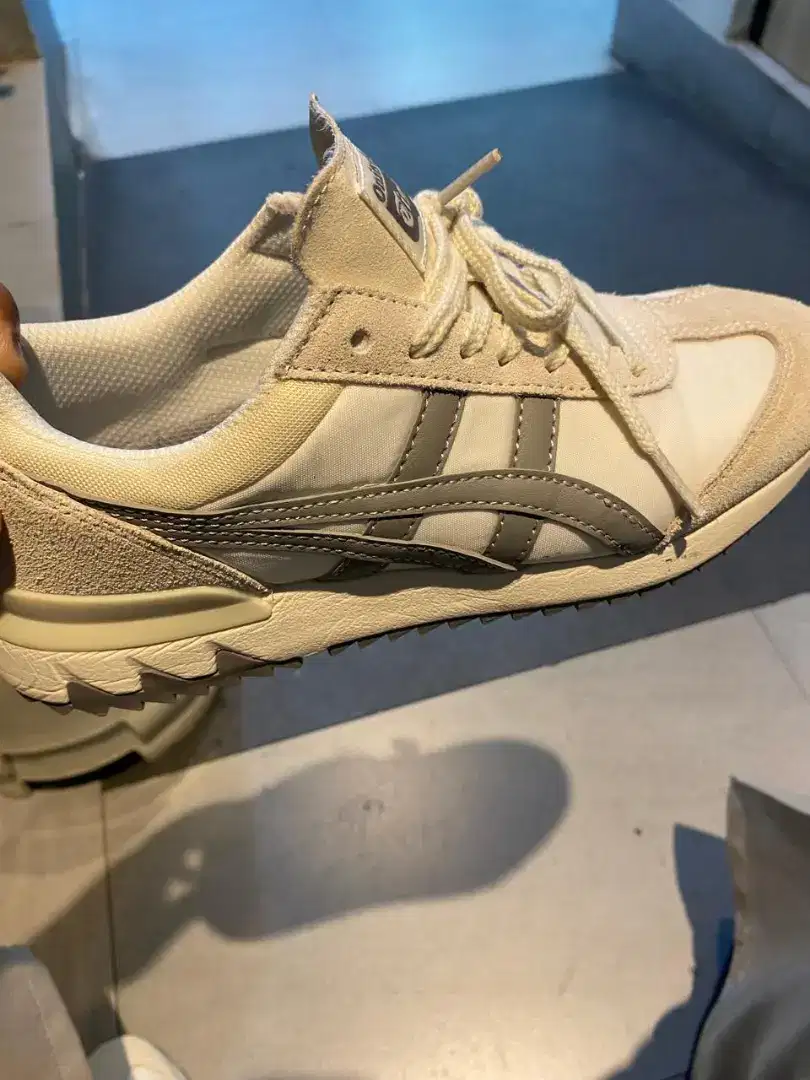 Jual sepatu onitsuka ukuran 38 ori