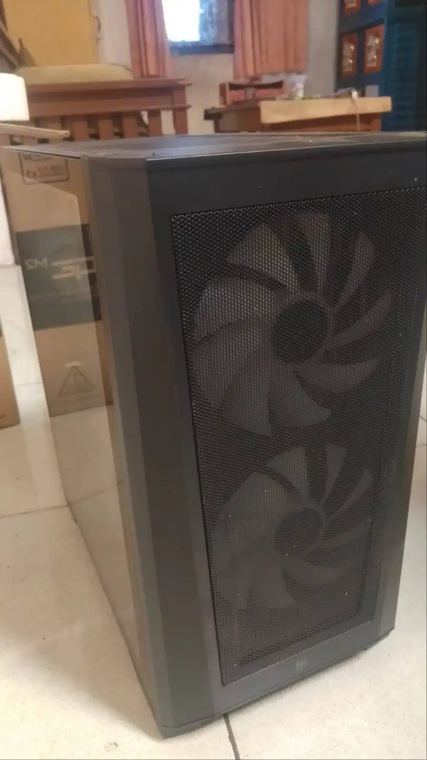 Kesing PC merk Edge M2
