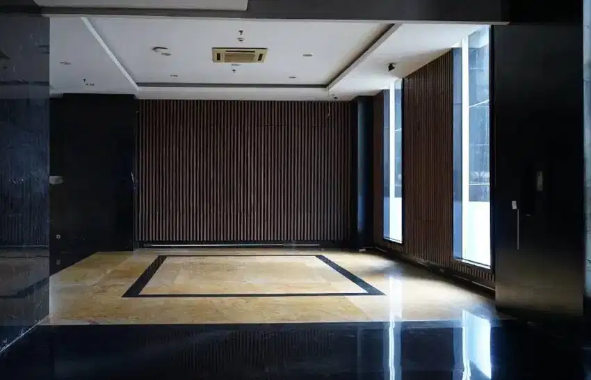 Ruang Usaha di Dalam gedung perkantoran Menara165