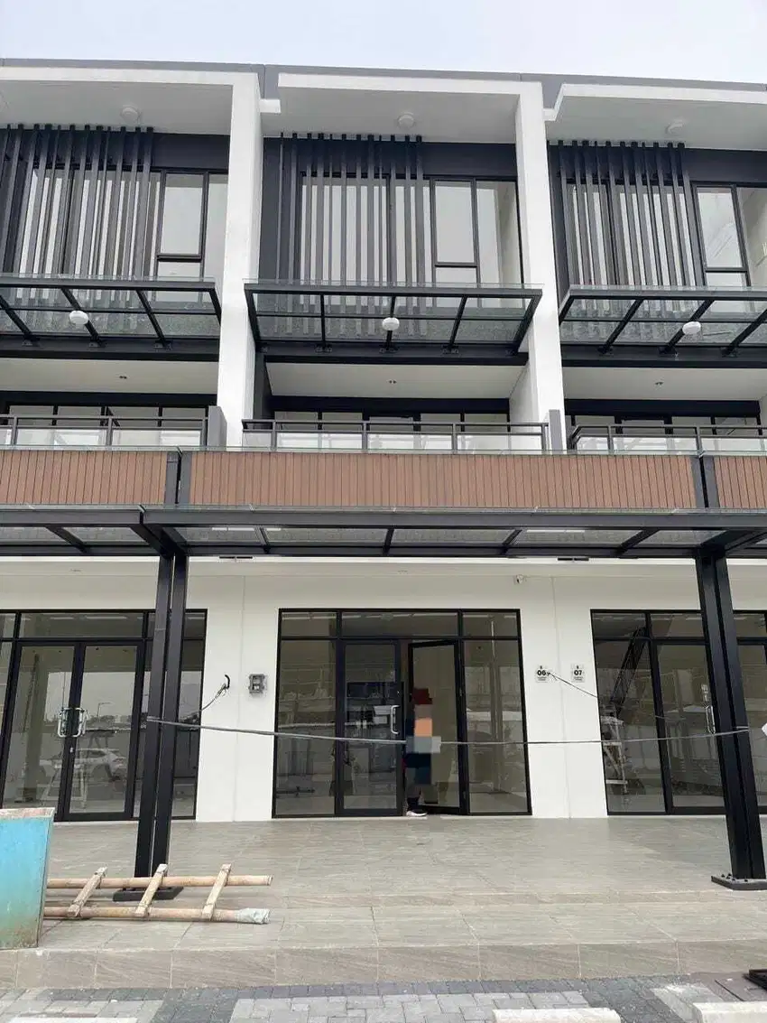 Disewa Ruko  Hampton Avenue Gading Serpong Hadap Jalan