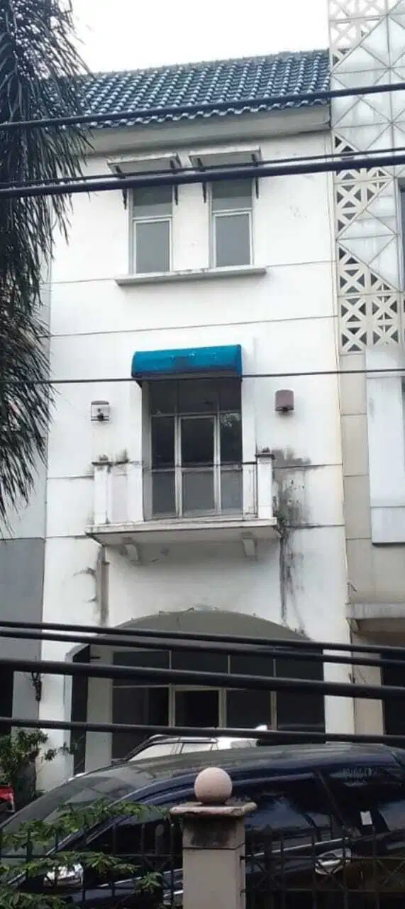 Disewakan ruko bagus 3 lantai area komersial pondok indah