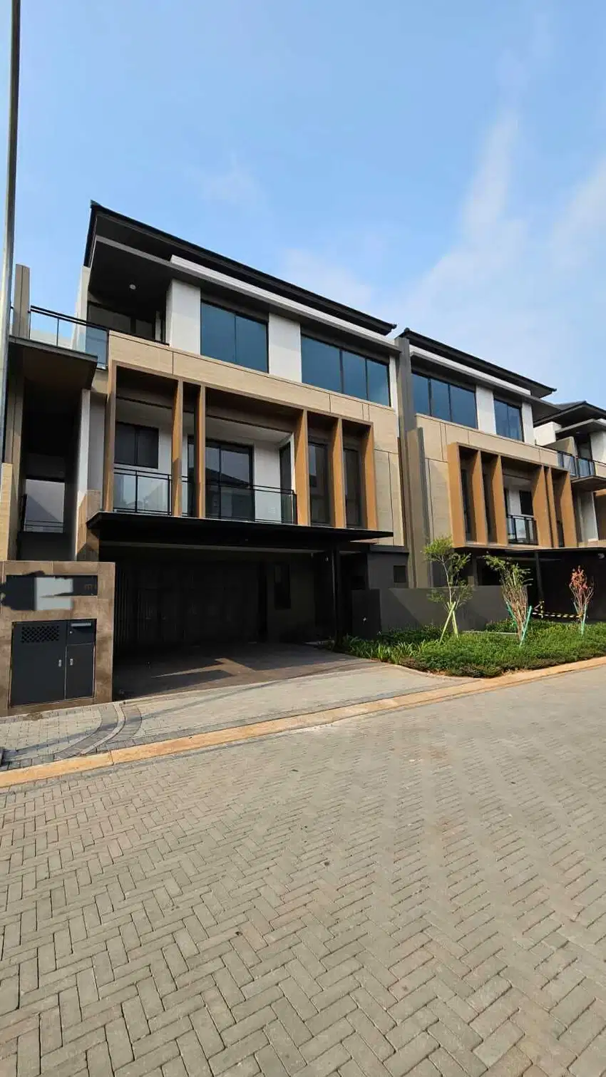 Teh Zora Cluster Kiyomi BSD City, Rumah 3 Lantai Siap Huni