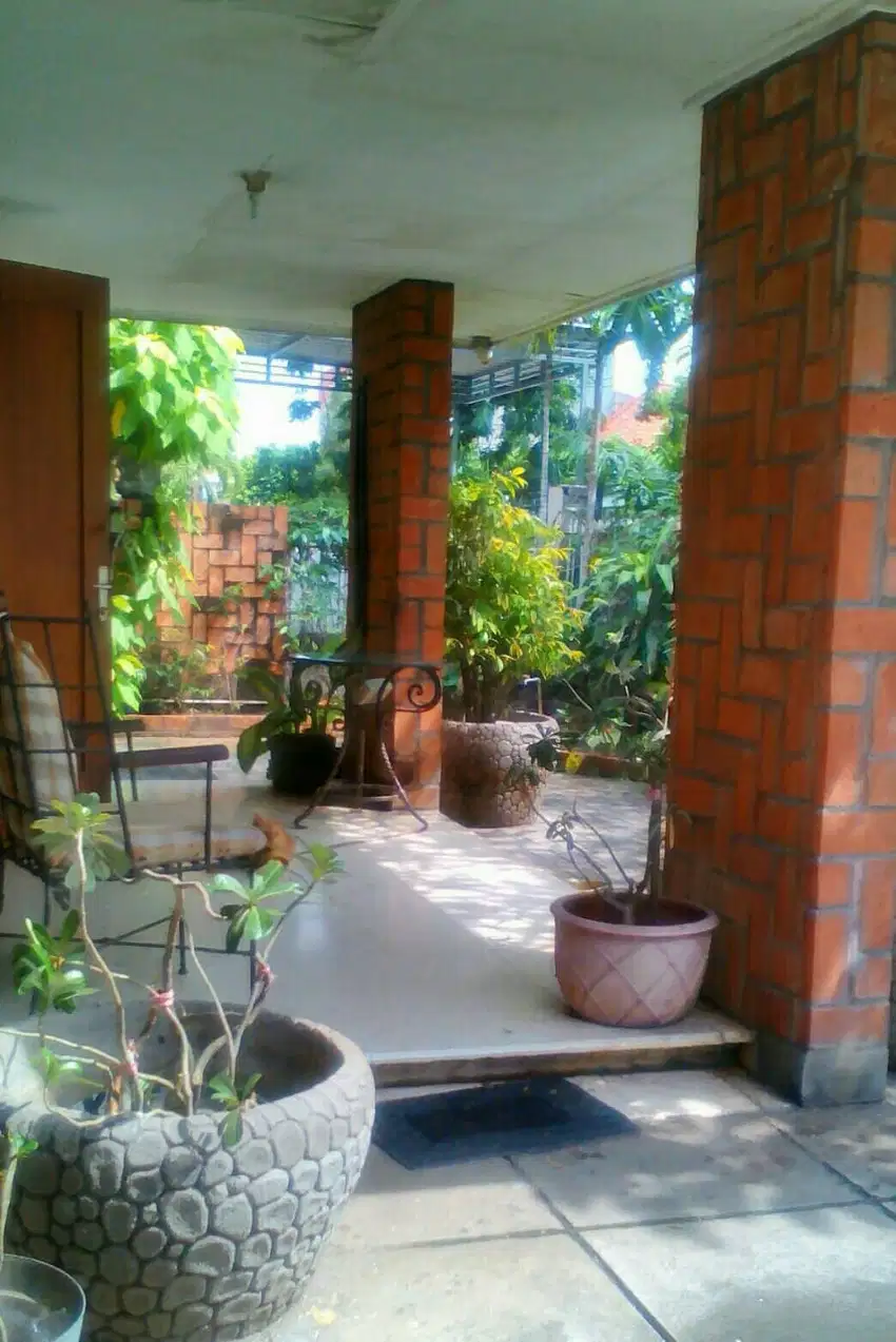 Dijual Rumah Komersial Jl. Cipunegara Surabaya Pusat.