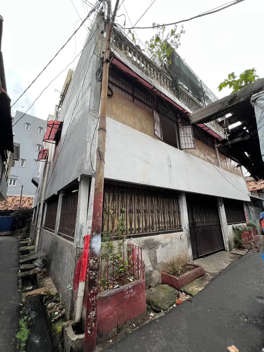 DIJUAL RUMAH DALAM GANG DI TAMBORA COCOK UNTUK BUKA USAHA KONVEKSI