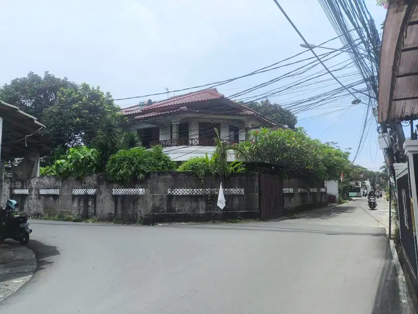 Rumah Hoek 2 Lantai di Cinere Depok, Hanya 7 Menit Ke Tol Andara