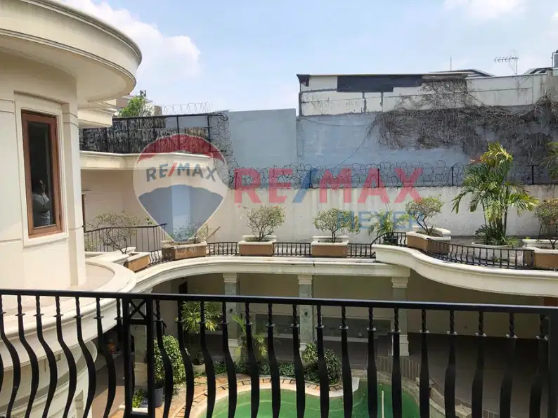 Dijual Rumah Mewah Dan Kawasan Elite Dengan Kolam Renang