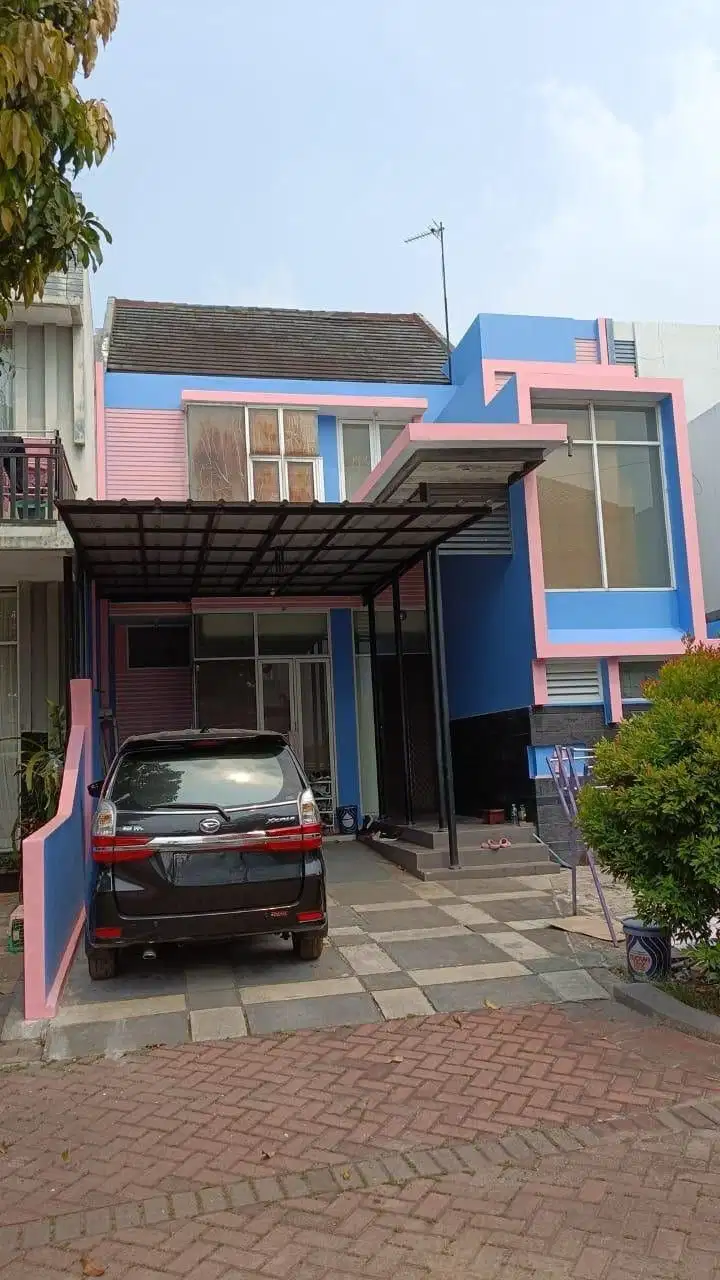 Rumah royal serpong village, selangkah ke mall wtc matahari serpong