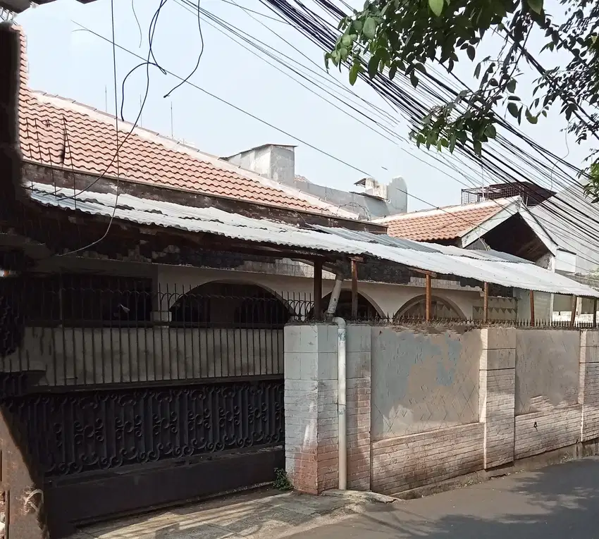 DIJUAL RUMAH HITUNG TANAH DIBAWAH NJOP AREA KEBON BARU TEBET