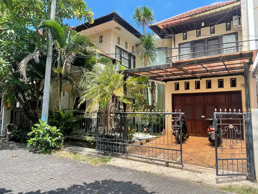 Dijual rumah lantai 2 renon denpasar
