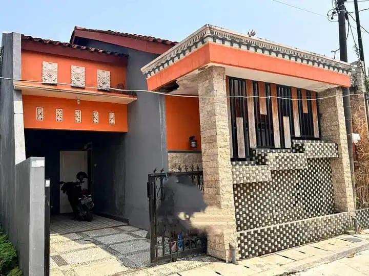 Dijual Rumah Pucang Adi atas . bonus perabot & perbaikan