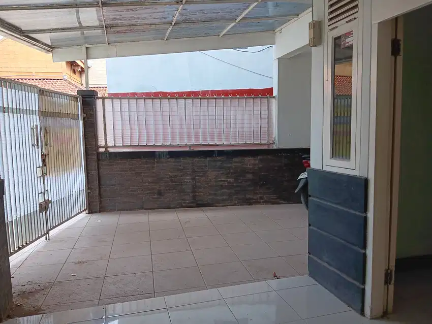 Disewakan rumah 2 lantai di Pasirluyu dekat ke jalan BKR