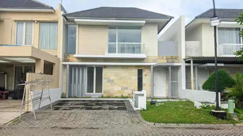 Rumah Royal Residence Wiyung Modern Minimalis Hadap Selatan