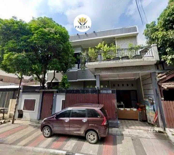 RUMAH MEWAH 3 LANTAI SEMI FURNISHED STRATEGIS DI PINGGIR JALAN DI BSD